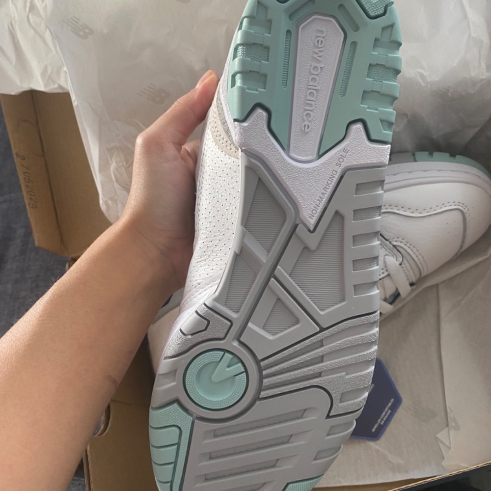 New Balance 550 - Picture 2 of 4